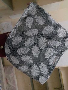 Elegant Black &amp; White Floral Print Abaya