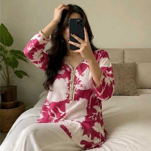 Maroon &amp; White Floral Kurta