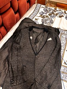 Men's Black Patterned Blazer with zipper bag