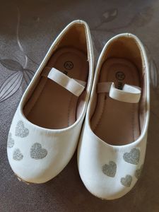 Girls Pretty White Shoes