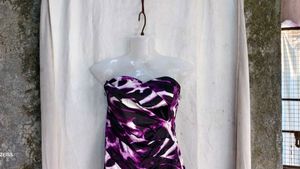21810. Strapless Purple &amp; White Print Dress