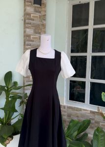 Chic Black &amp; White Puff Sleeve Dress