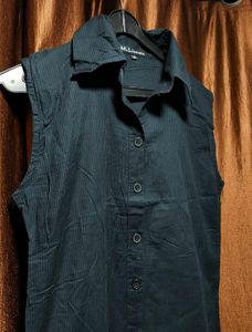 Sleeveless Button-Up Black Tunic Top