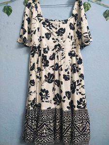 Chic Black & White Floral Midi Dress zudio