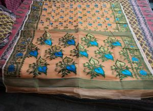 Peach Floral Print Tant Handloom saree