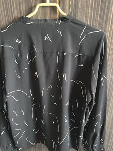 AWARE by Vero Moda Black Graphic Print Top