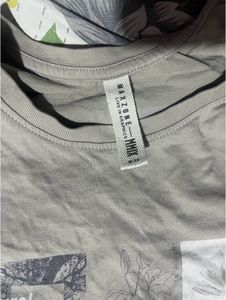 T-shirt with a Cool Print At The Back