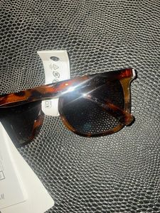 H&amp;M BRAND NEW UV SUNGLASSES