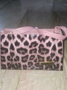 Chic Leopard Print Crossbody Bag