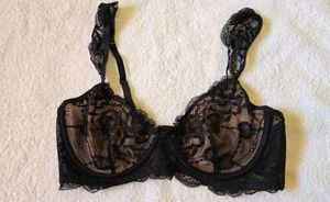 Black Lace-Trimmed Push-Up Underwire Bra 🖤