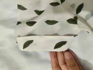 Chic White Lip Print Blouse