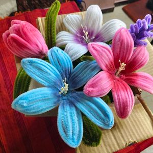 Blue Pipecleaner Flower🩵