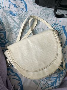 Stylish Croc-Embossed Crossbody Bag