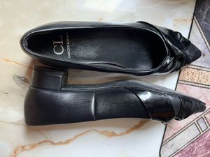 Carlton London Black Flats