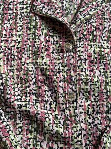 Stylish Y2K style shirt can be worn in many ways.