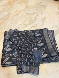 Elegant Floral Print Saree with Blouse