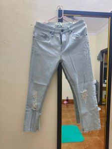 Light Wash Distressed Cropped Jeans