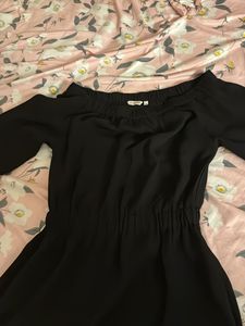 Coverstory Black dress