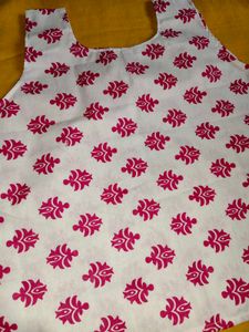 Pink &amp; White Printed Sleeveless Blouse