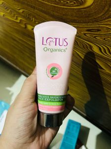 lotus organic Precious Brightening Exfoliator