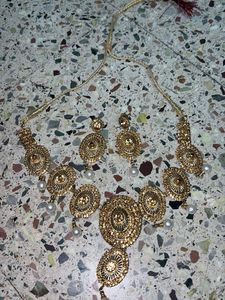 Elegant Gold Tone Choker Set