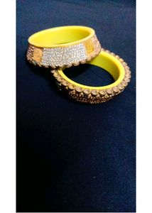 2 Pair Bangles Nackless And 1 Nailpolish