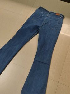 bootcut/ bellbottom flattering jeans