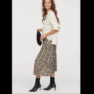 H&amp;M Snake Printed Skirt
