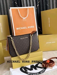 Michael Kors Classic shoulder Bag with chain