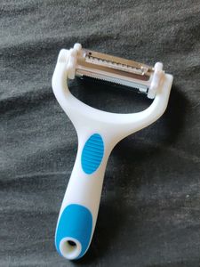 Kitchen Peeler - Blue & White