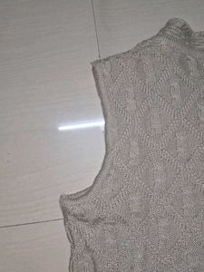 Cozy Grey Sleeveless Knit Vest of 1