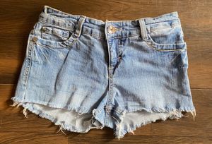 Light Wash low rise Frayed Denim Shorts