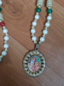 Elegant Beaded Necklace with Pendant