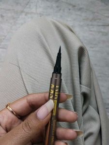 Sky High eye liner