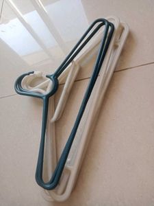 Set of 5 Durable Plastic Hangers