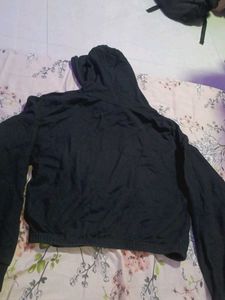 Black Atlanta Cropped Hoodie