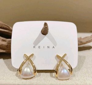 Elegant Gold Emerald &amp; Diamond Earrings