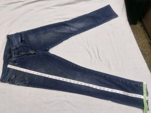UCB Lightweight Puffer Jacket + Levi's Jeans Combo