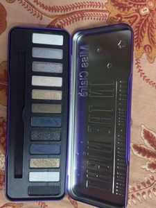 Miss Claire "In The Night" Eye Shadow Palette
