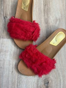 Faux-Fur Red Slides