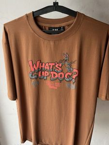 Graphic T-Shirt "What's Up Doc?"