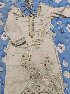 Embroidered Kurta set with Floral Design