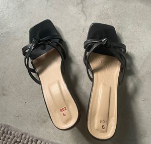Chic Black Bow Detail Heeled Sandals