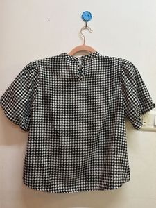 Houndstooth Print Puff Sleeve Top