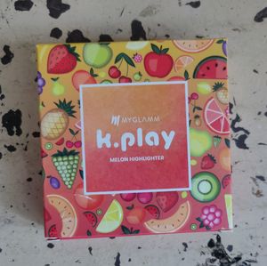 Myglamm K.PLAY Highlighter in the shade "Melon"