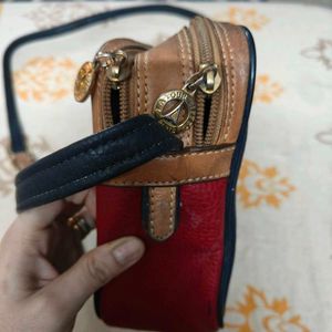 100% leather alfred snug crossbody bag