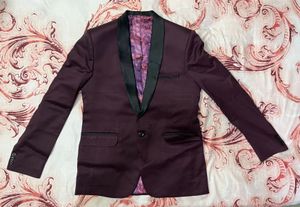 Men maroon tuxedo blazer