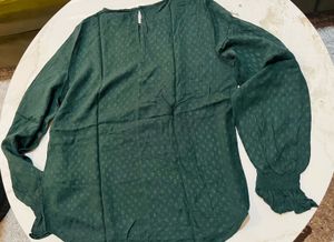 H&amp;M Chic Green Textured Long Sleeve Top