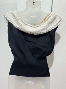 Chic Black Ribbed Top with Ruffled Collar