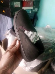 NEW NO USED CASUAL SHOES FOR MEN AND WOMEN.